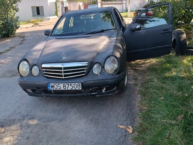 Черный Мерседес Е-Класс, объемом двигателя 2 л и пробегом 443 тыс. км за 1350 $, фото 2 на Automoto.ua