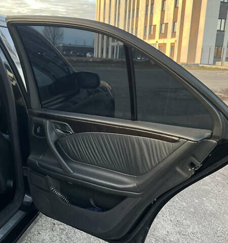 Чорний Мерседес Е-Клас, об'ємом двигуна 3.2 л та пробігом 297 тис. км за 5000 $, фото 11 на Automoto.ua