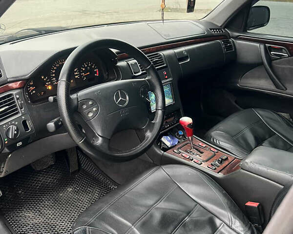 Черный Мерседес Е-Класс, объемом двигателя 2 л и пробегом 430 тыс. км за 3600 $, фото 9 на Automoto.ua