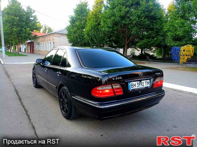 Черный Мерседес Е-Класс, объемом двигателя 3.2 л и пробегом 340 тыс. км за 4300 $, фото 4 на Automoto.ua