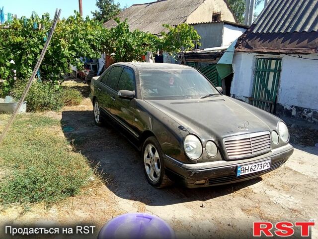 Мерседес Е-Класс 2001 в Николаеве на Automoto.ua Черный Мерседес Е-Класс, объемом двигателя 3.2 л и пробегом 260 тыс. км за 4500 $, фото 2 на Automoto.ua