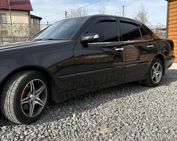 Черный Мерседес Е-Класс, объемом двигателя 2.2 л и пробегом 395 тыс. км за 4499 $, фото 10 на Automoto.ua