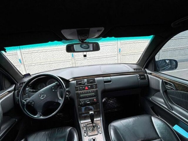Мерседес Е-Класс 2001 в Кривом Роге на Automoto.ua Черный Мерседес Е-Класс, объемом двигателя 3.2 л и пробегом 340 тыс. км за 5000 $, фото 2 на Automoto.ua