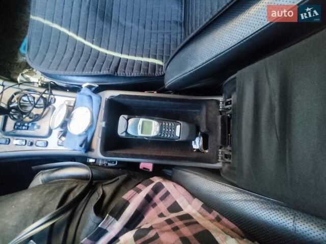 Черный Мерседес Е-Класс, объемом двигателя 3.2 л и пробегом 384 тыс. км за 4777 $, фото 7 на Automoto.ua