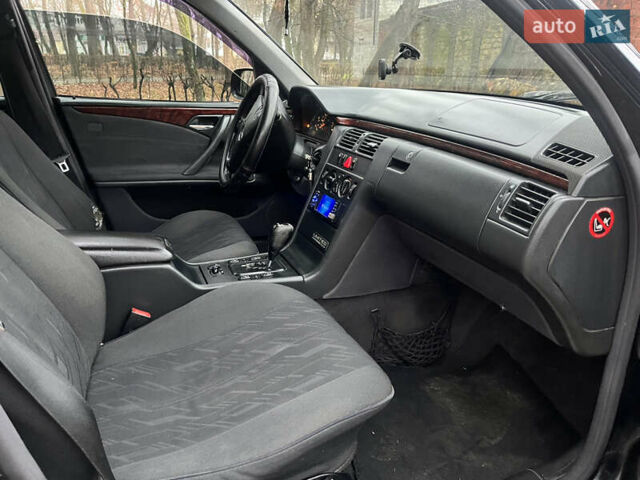 Черный Мерседес Е-Класс, объемом двигателя 2 л и пробегом 358 тыс. км за 2600 $, фото 16 на Automoto.ua