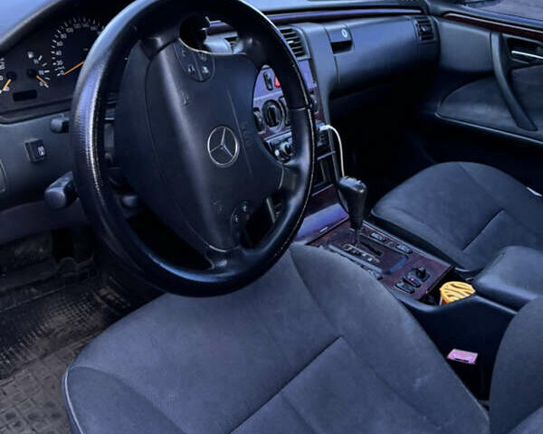 Черный Мерседес Е-Класс, объемом двигателя 2 л и пробегом 365 тыс. км за 3000 $, фото 5 на Automoto.ua