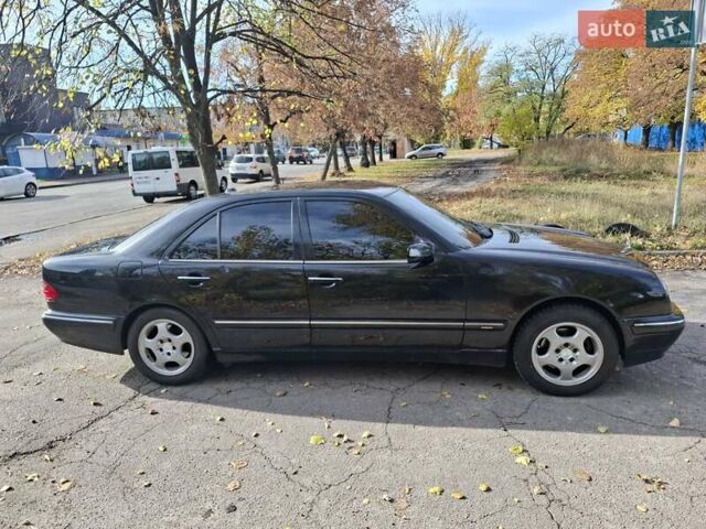 Мерседес Е-Класс 2001 в Киеве на Automoto.ua Черный Мерседес Е-Класс, объемом двигателя 2.8 л и пробегом 460 тыс. км за 5000 $, фото 9 на Automoto.ua