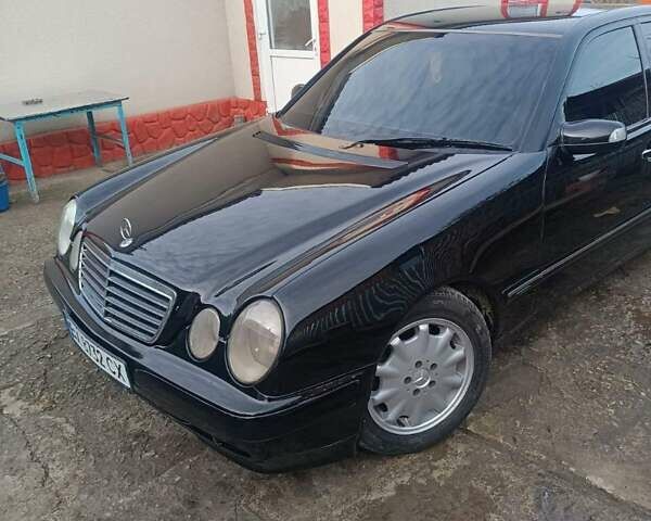 Черный Мерседес Е-Класс, объемом двигателя 2.6 л и пробегом 385 тыс. км за 3950 $, фото 4 на Automoto.ua