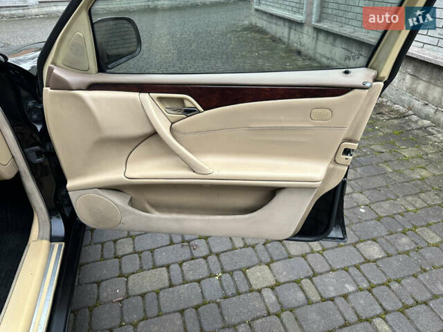 Чорний Мерседес Е-Клас, об'ємом двигуна 2.15 л та пробігом 373 тис. км за 4099 $, фото 8 на Automoto.ua