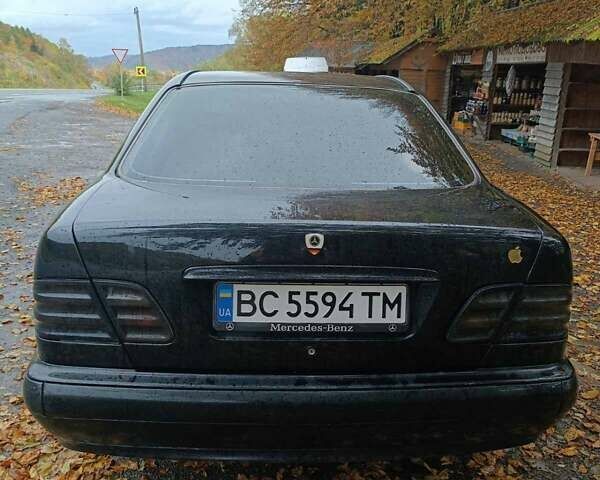 Черный Мерседес Е-Класс, объемом двигателя 2.2 л и пробегом 490 тыс. км за 3300 $, фото 6 на Automoto.ua