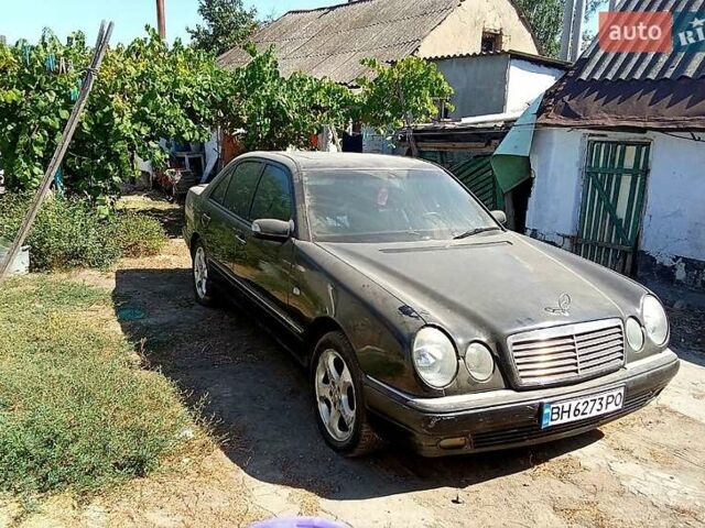 Мерседес Е-Класс 2001 в Николаеве на Automoto.ua Черный Мерседес Е-Класс, объемом двигателя 3.2 л и пробегом 260 тыс. км за 4500 $, фото 1 на Automoto.ua