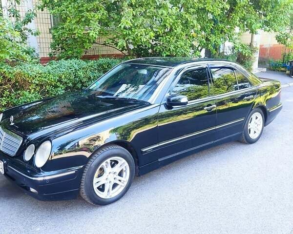 Черный Мерседес Е-Класс, объемом двигателя 3.2 л и пробегом 384 тыс. км за 4777 $, фото 3 на Automoto.ua