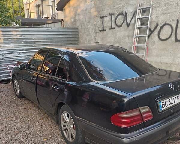 Черный Мерседес Е-Класс, объемом двигателя 2.15 л и пробегом 440 тыс. км за 4800 $, фото 4 на Automoto.ua