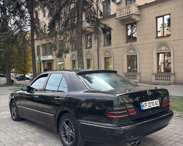 Черный Мерседес Е-Класс, объемом двигателя 3.2 л и пробегом 570 тыс. км за 4000 $, фото 4 на Automoto.ua