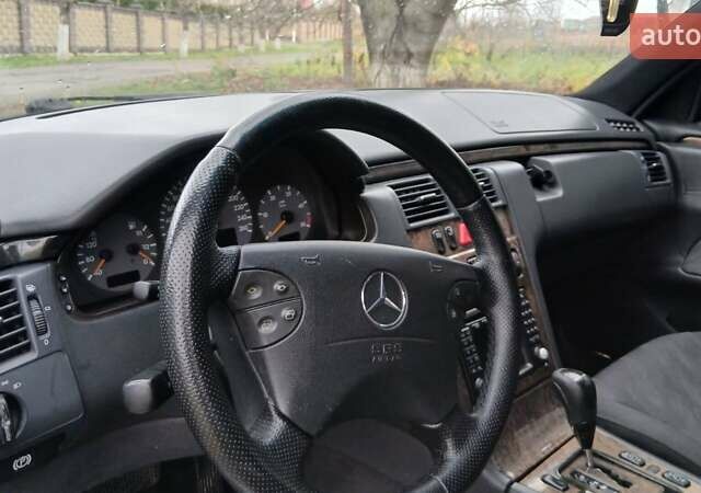Чорний Мерседес Е-Клас, об'ємом двигуна 3.22 л та пробігом 390 тис. км за 3950 $, фото 29 на Automoto.ua