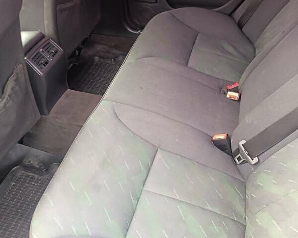 Черный Мерседес Е-Класс, объемом двигателя 2.6 л и пробегом 385 тыс. км за 3950 $, фото 6 на Automoto.ua