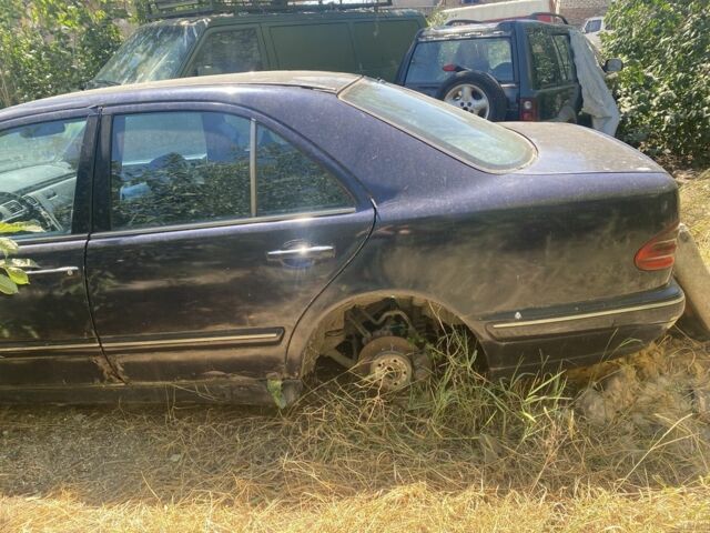 Чорний Мерседес Е-Клас, об'ємом двигуна 0 л та пробігом 230 тис. км за 450 $, фото 4 на Automoto.ua