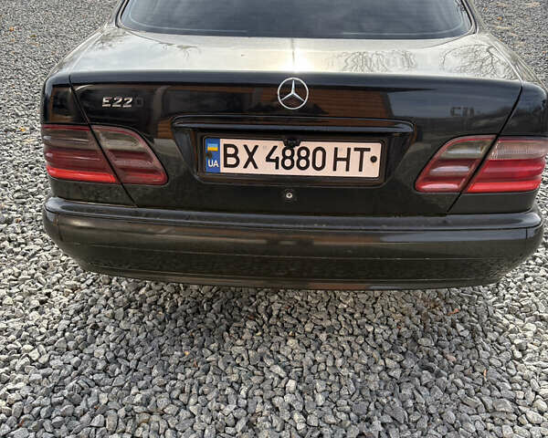 Черный Мерседес Е-Класс, объемом двигателя 2.2 л и пробегом 395 тыс. км за 4499 $, фото 12 на Automoto.ua