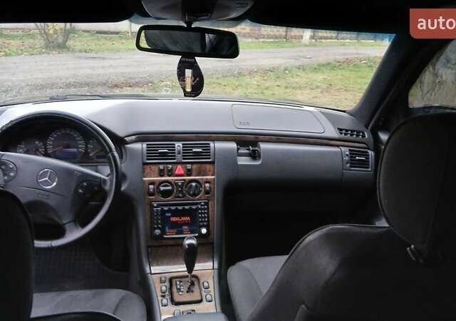 Чорний Мерседес Е-Клас, об'ємом двигуна 3.22 л та пробігом 390 тис. км за 3950 $, фото 10 на Automoto.ua