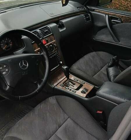 Чорний Мерседес Е-Клас, об'ємом двигуна 3.22 л та пробігом 390 тис. км за 3950 $, фото 9 на Automoto.ua