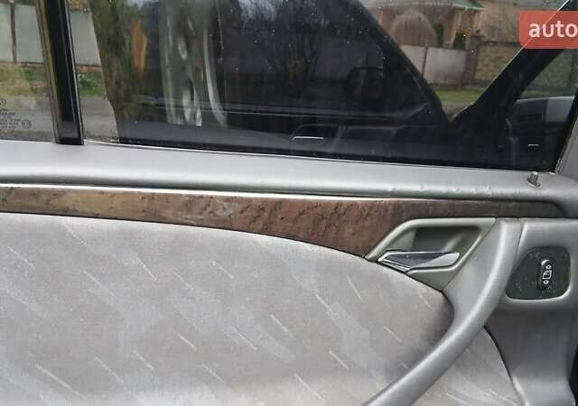 Чорний Мерседес Е-Клас, об'ємом двигуна 3.22 л та пробігом 390 тис. км за 3950 $, фото 11 на Automoto.ua