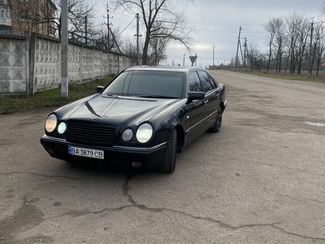 Черный Мерседес Е-Класс, объемом двигателя 2.8 л и пробегом 3 тыс. км за 3450 $, фото 2 на Automoto.ua