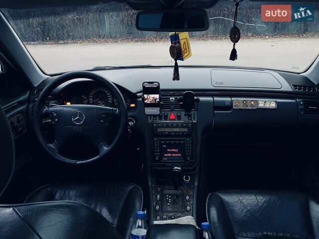 Черный Мерседес Е-Класс, объемом двигателя 4.3 л и пробегом 339 тыс. км за 5000 $, фото 8 на Automoto.ua