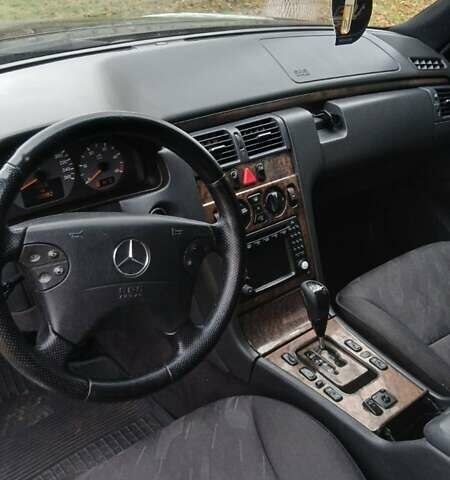 Чорний Мерседес Е-Клас, об'ємом двигуна 3.22 л та пробігом 390 тис. км за 3950 $, фото 7 на Automoto.ua