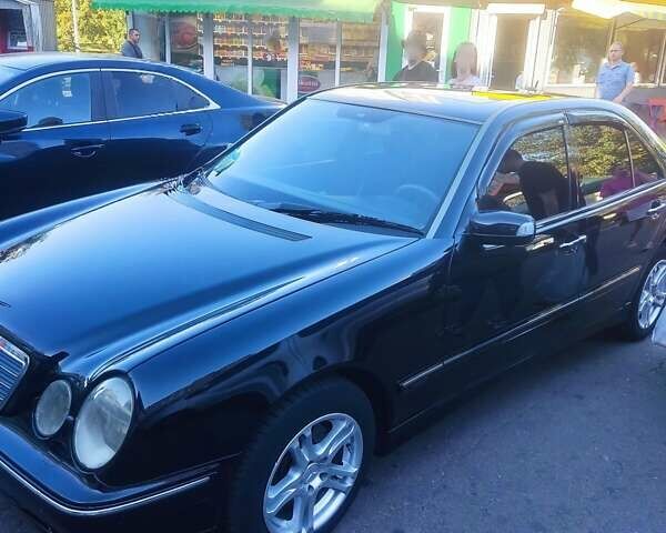 Черный Мерседес Е-Класс, объемом двигателя 3.2 л и пробегом 384 тыс. км за 4777 $, фото 1 на Automoto.ua