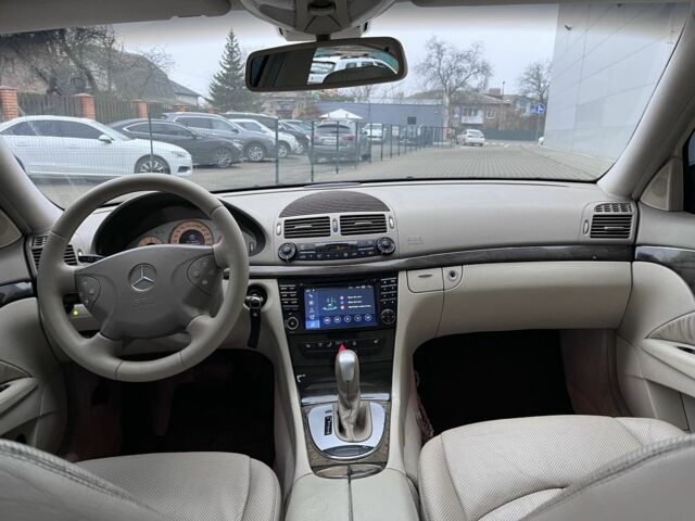 Черный Мерседес Е-Класс, объемом двигателя 2.4 л и пробегом 450 тыс. км за 4700 $, фото 9 на Automoto.ua