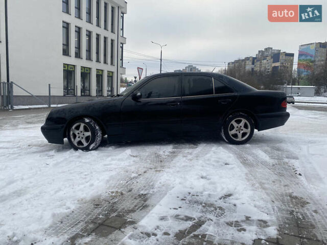 Черный Мерседес Е-Класс, объемом двигателя 2 л и пробегом 390 тыс. км за 3300 $, фото 4 на Automoto.ua
