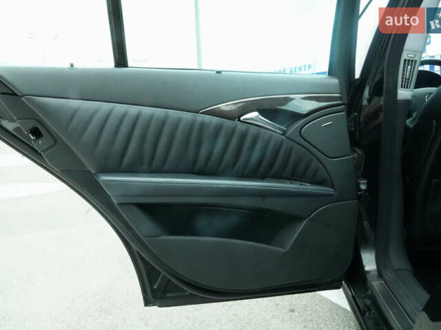 Черный Мерседес Е-Класс, объемом двигателя 4.97 л и пробегом 300 тыс. км за 9300 $, фото 25 на Automoto.ua