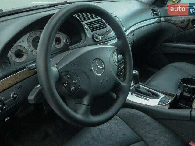 Черный Мерседес Е-Класс, объемом двигателя 4.97 л и пробегом 300 тыс. км за 9300 $, фото 17 на Automoto.ua