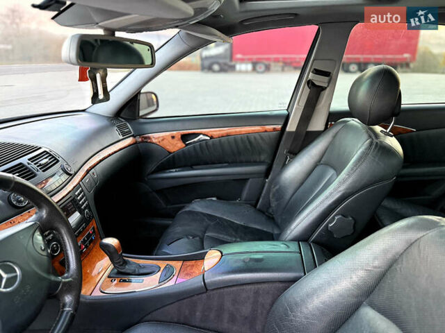 Чорний Мерседес Е-Клас, об'ємом двигуна 3.2 л та пробігом 309 тис. км за 4600 $, фото 29 на Automoto.ua