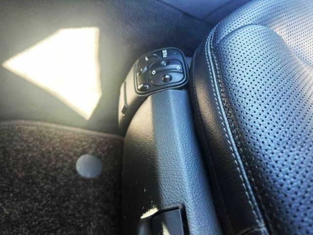 Чорний Мерседес Е-Клас, об'ємом двигуна 3.2 л та пробігом 170 тис. км за 8500 $, фото 15 на Automoto.ua