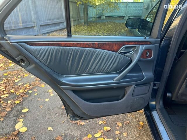 Черный Мерседес Е-Класс, объемом двигателя 2.8 л и пробегом 241 тыс. км за 8490 $, фото 18 на Automoto.ua