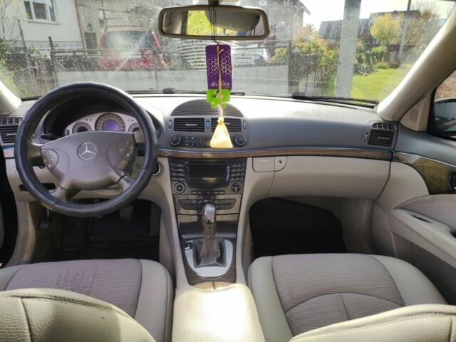 Черный Мерседес Е-Класс, объемом двигателя 1.8 л и пробегом 340 тыс. км за 5100 $, фото 4 на Automoto.ua