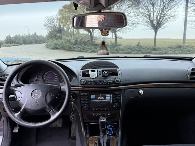 Черный Мерседес Е-Класс, объемом двигателя 2.1 л и пробегом 359 тыс. км за 6600 $, фото 8 на Automoto.ua