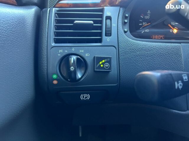 Черный Мерседес Е-Класс, объемом двигателя 2.8 л и пробегом 241 тыс. км за 8490 $, фото 12 на Automoto.ua