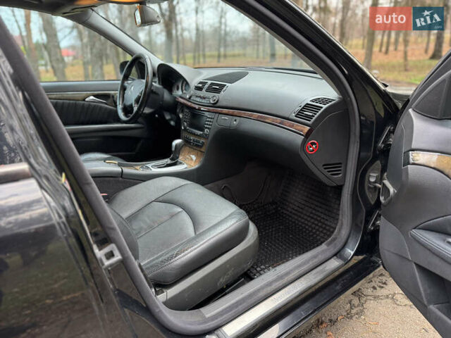 Черный Мерседес Е-Класс, объемом двигателя 3.2 л и пробегом 340 тыс. км за 2999 $, фото 12 на Automoto.ua