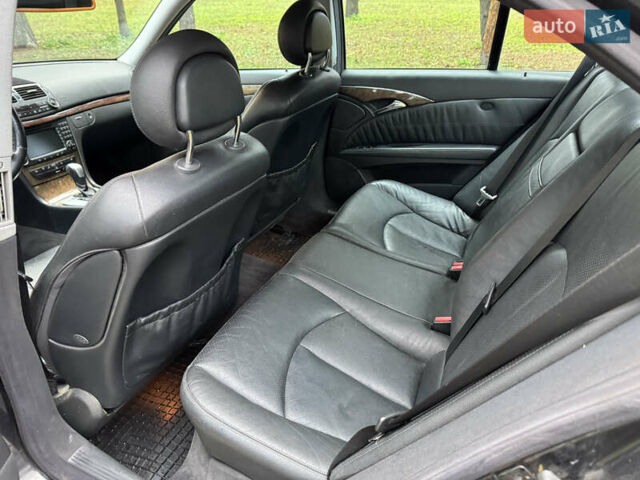 Черный Мерседес Е-Класс, объемом двигателя 3.2 л и пробегом 340 тыс. км за 2999 $, фото 10 на Automoto.ua