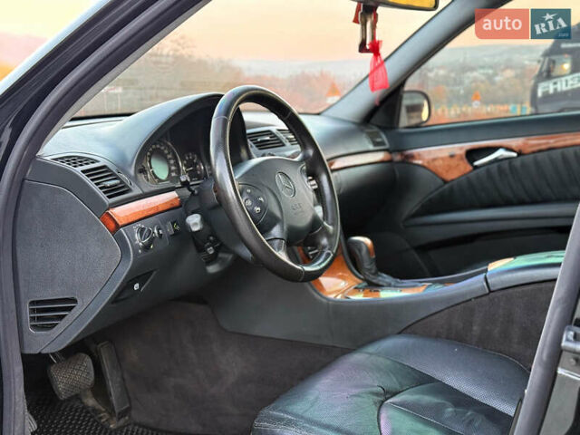 Чорний Мерседес Е-Клас, об'ємом двигуна 3.2 л та пробігом 309 тис. км за 4600 $, фото 18 на Automoto.ua