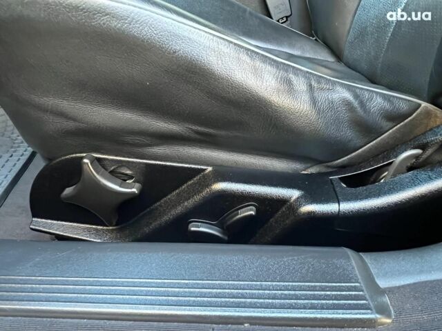 Черный Мерседес Е-Класс, объемом двигателя 2.8 л и пробегом 241 тыс. км за 8490 $, фото 10 на Automoto.ua