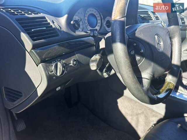 Чорний Мерседес Е-Клас, об'ємом двигуна 3.2 л та пробігом 170 тис. км за 8500 $, фото 13 на Automoto.ua