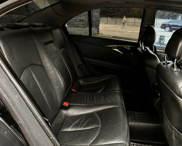 Черный Мерседес Е-Класс, объемом двигателя 2.7 л и пробегом 350 тыс. км за 5850 $, фото 44 на Automoto.ua