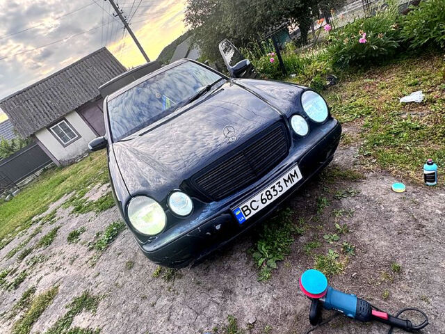 Черный Мерседес Е-Класс, объемом двигателя 2 л и пробегом 200 тыс. км за 4000 $, фото 5 на Automoto.ua