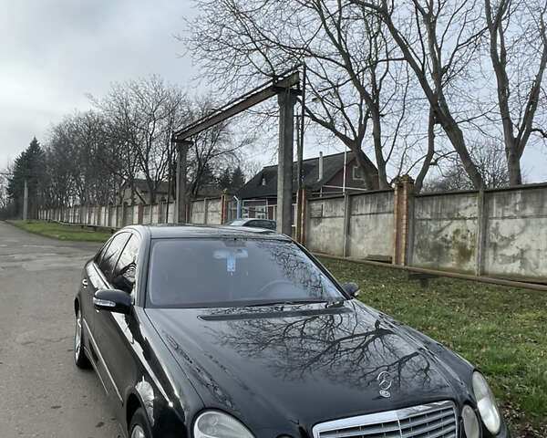 Черный Мерседес Е-Класс, объемом двигателя 2.7 л и пробегом 320 тыс. км за 5450 $, фото 4 на Automoto.ua