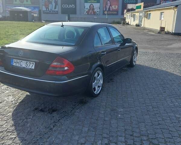 Мерседес Е-Класс 2002 в Полтаве на Automoto.ua Черный Мерседес Е-Класс, объемом двигателя 3.2 л и пробегом 380 тыс. км за 2000 $, фото 3 на Automoto.ua