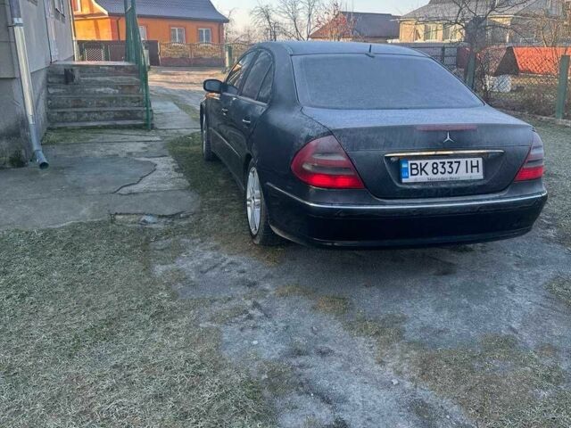 Черный Мерседес Е-Класс, объемом двигателя 2.7 л и пробегом 400 тыс. км за 7000 $, фото 5 на Automoto.ua