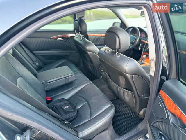 Чорний Мерседес Е-Клас, об'ємом двигуна 3.2 л та пробігом 309 тис. км за 4600 $, фото 32 на Automoto.ua